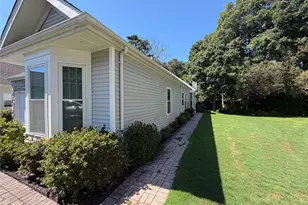7 Sagaponack Ct, Ridge, NY 11961 - Photo 10