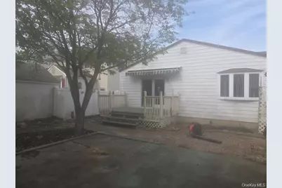 218 Park Avenue, Hicksville, NY 11801 - Photo 2