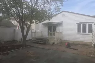 218 Park Ave, Hicksville, NY 11801 - Photo 2