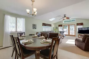 963 Sycamore Ave, Bohemia, NY 11716 - Photo 12