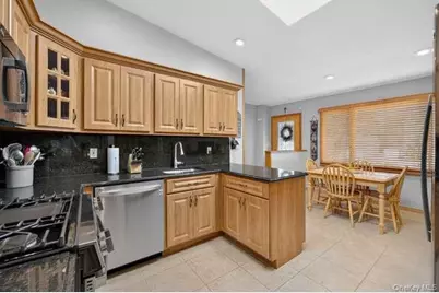 24 Peerless Drive, Oyster Bay, NY 11771 - Photo 18