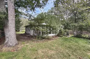 11 Robin Hood Ln, Southampton, NY 11968 - Photo 22