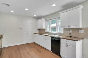 41 Cedar Ridge Ln, Dix Hills, NY 11746 - Photo 22