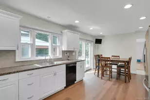 41 Cedar Ridge Ln, Dix Hills, NY 11746 - Photo 18