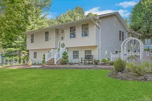 16 Annette Ln, Suffern, NY 10901 - Photo 2
