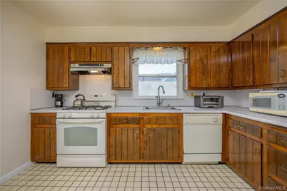 28 Hall Avenue, Eastchester, NY 10709 - Photo 10