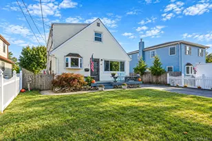 41 E Saltaire Rd, Lindenhurst, NY 11757 - Photo 2