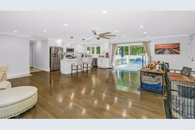 20 Danbury Avenue, Patchogue, NY 11772 - Photo 10