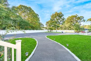 20 Danbury Ave, Patchogue, NY 11772 - Photo 6