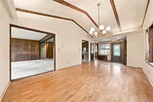 75 Weaving Ln, Wantagh, NY 11793 - Photo 4