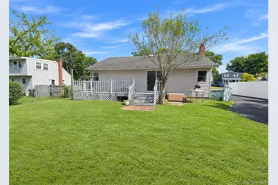 80 Carroll Avenue, Ronkonkoma, NY 11779 - Photo 18