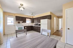 80 Carroll Ave, Ronkonkoma, NY 11779 - Photo 4