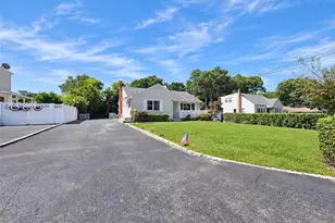 80 Carroll Ave, Ronkonkoma, NY 11779 - Photo 2