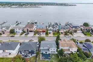3060 Shore Dr, Merrick, NY 11566 - Photo 26