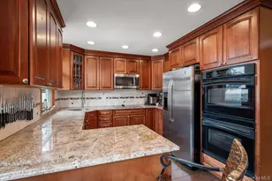 3060 Shore Dr, Merrick, NY 11566 - Photo 10