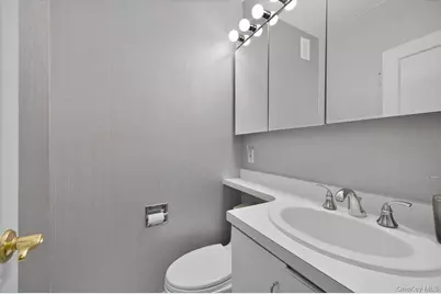 27110 Grand Central Parkway #29S, Floral Park, NY 11005 - Photo 18