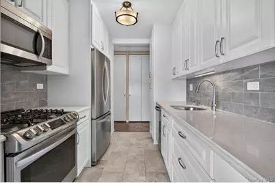27110 Grand Central Parkway #29S, Floral Park, NY 11005 - Photo 8