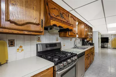 13740 Lafayette Street, Ozone Park, NY 11417 - Photo 18