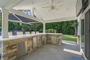 2 Meadow Rd, Old Westbury, NY 11568 - Photo 34