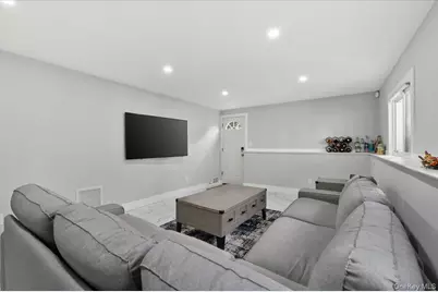 187 Catherine Street, Westbury, NY 11590 - Photo 28