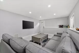 187 Catherine St, Westbury, NY 11590 - Photo 28