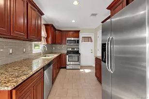 11 Palm St, Central Islip, NY 11722 - Photo 8