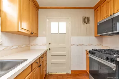 249 Debevoise Avenue, Roosevelt, NY 11575 - Photo 6