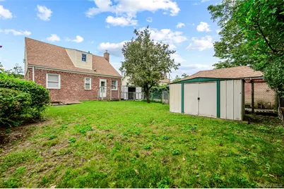 596 Irving Street, Westbury, NY 11590 - Photo 20