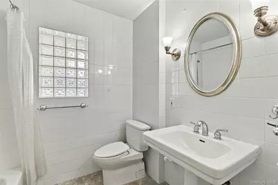 41 Oak Drive, New Hyde Park, NY 11040 - Photo 26