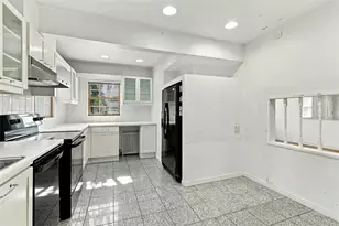41 Oak Dr, New Hyde Park, NY 11040 - Photo 14