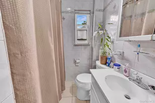 569 Greenway E, West Hempstead, NY 11552 - Photo 14