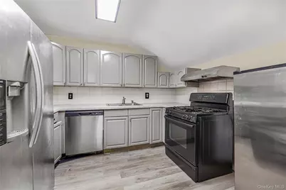 529 Locust Street, Fleetwood, NY 10552 - Photo 6