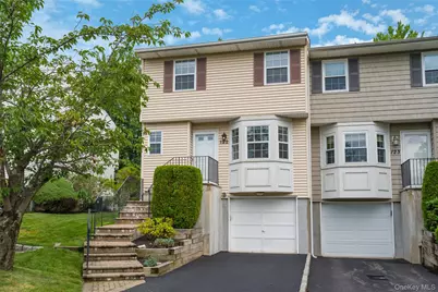 122 Woodlake Drive W, Woodbury, NY 11797 - Photo 2