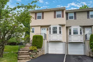 122 Woodlake Dr W, Woodbury, NY 11797 - Photo 2