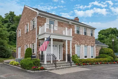122 Woodlake Drive W, Woodbury, NY 11797 - Photo 16