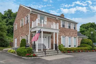 122 Woodlake Dr W, Woodbury, NY 11797 - Photo 16