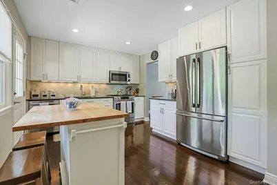 9 Stonegate Road, Valhalla, NY 10595 - Photo 18