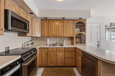 174 Anchor Lane, Bay Shore, NY 11706 - Photo 18
