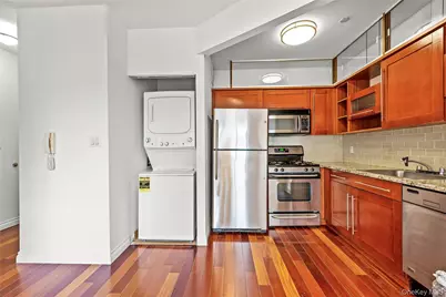 30-85 Vernon Boulevard #6E, Astoria, NY 11102 - Photo 8