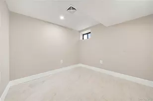 105-19 189th St, Hollis, NY 11412 - Photo 12