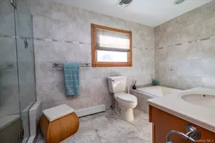 27 Welcome Ln, Wantagh, NY 11793 - Photo 12