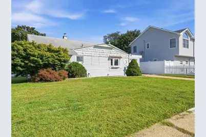11 Hoover Lane, Bethpage, NY 11714 - Photo 2