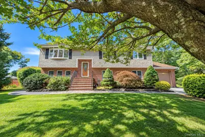 137 Ridgewood Avenue, Farmingville, NY 11738 - Photo 2