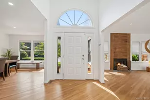 20 Hunt Ct, Jericho, NY 11753 - Photo 2