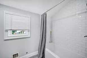 110 N Park Ave, Bay Shore, NY 11706 - Photo 28
