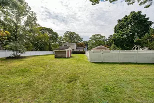 63 Barretts Ave, Holtsville, NY 11742 - Photo 6