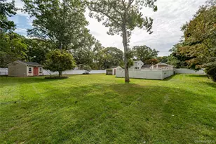 63 Barretts Ave, Holtsville, NY 11742 - Photo 4