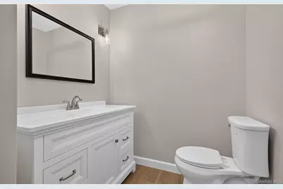 176 Melanie Way, Commack, NY 11725 - Photo 4