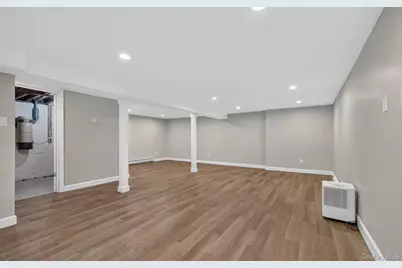 176 Melanie Way, Commack, NY 11725 - Photo 32