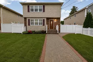 83 Heitz Pl, Hicksville, NY 11801 - Photo 12